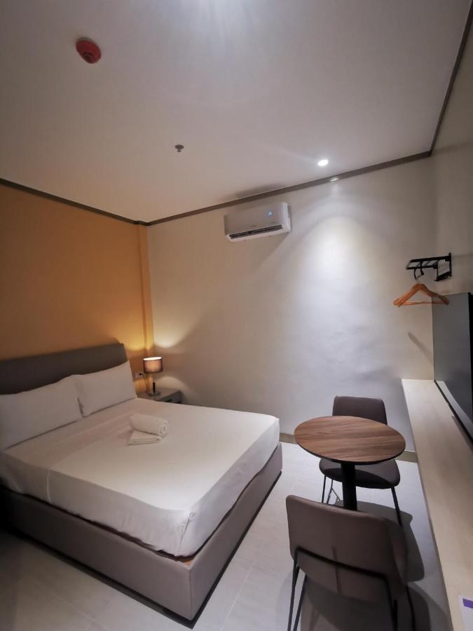 Yes Hotel Imus Cavite Extérieur photo